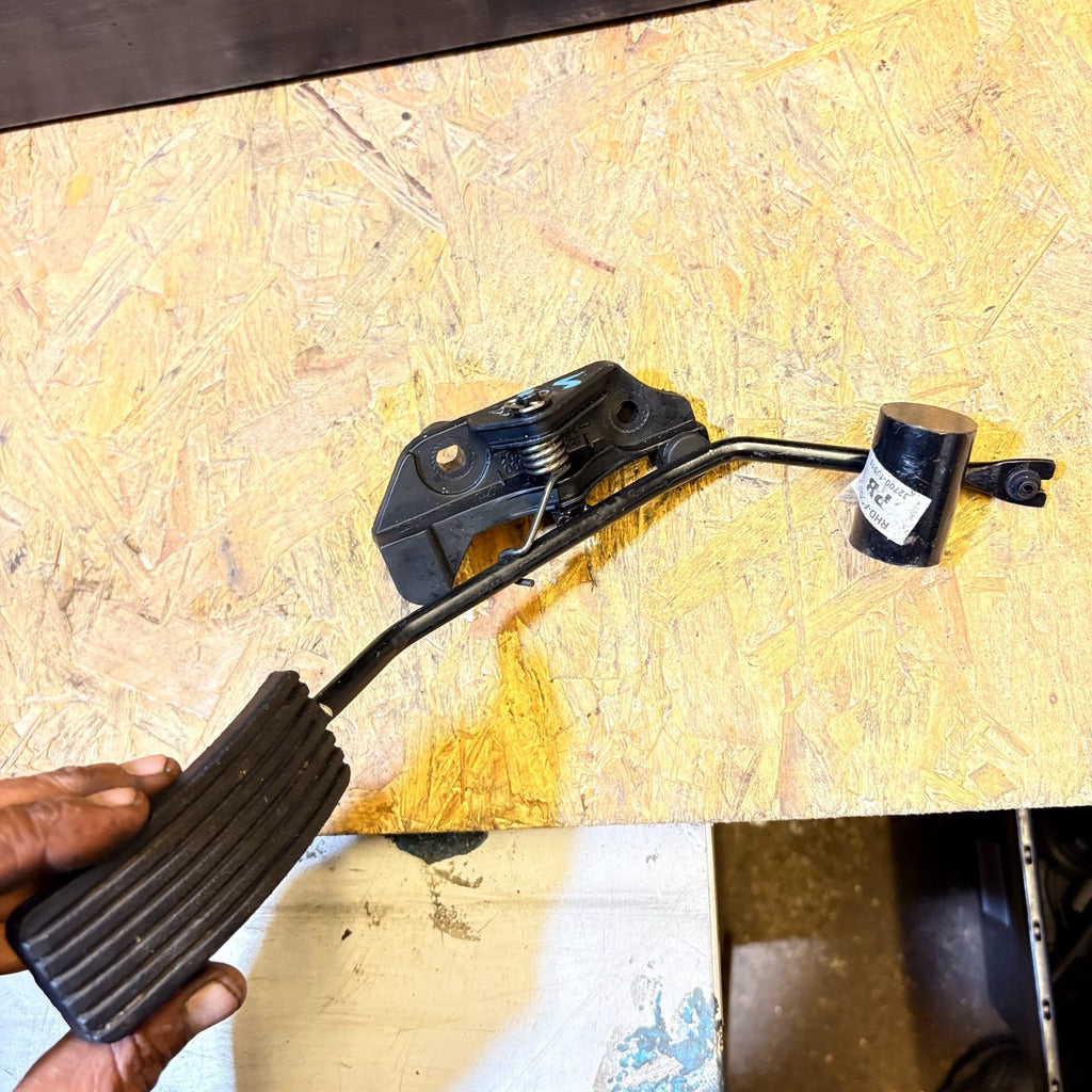 HYUNDAI I20 2010 ACCELERATOR THROTTLE PEDAL 32700-1J910 2008-2014