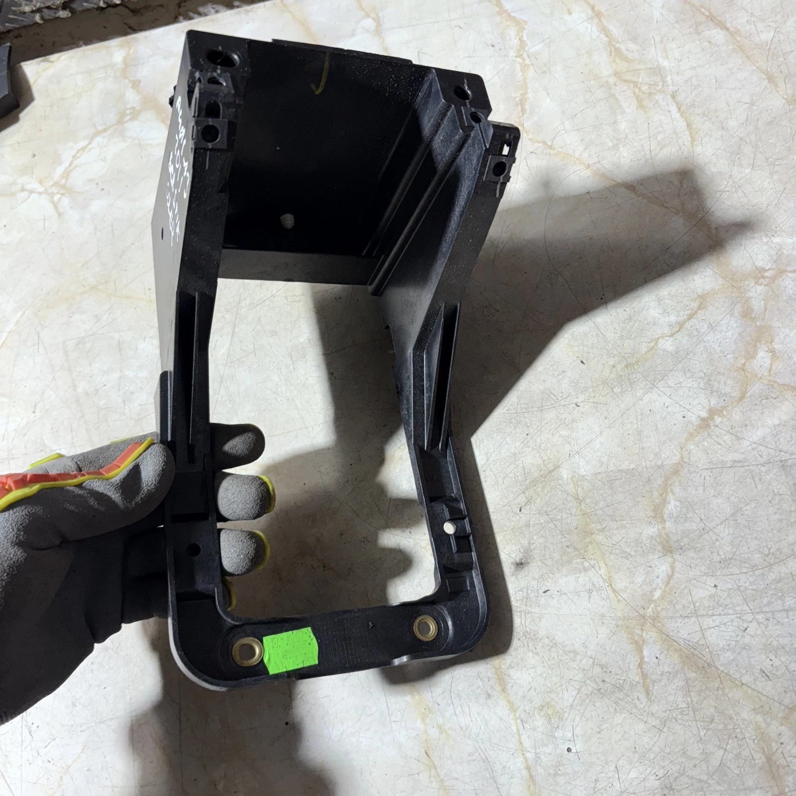 AUDI A3 8P 2004-2012 CENTER CONSOLE GEAR SELECTOR BRACKET