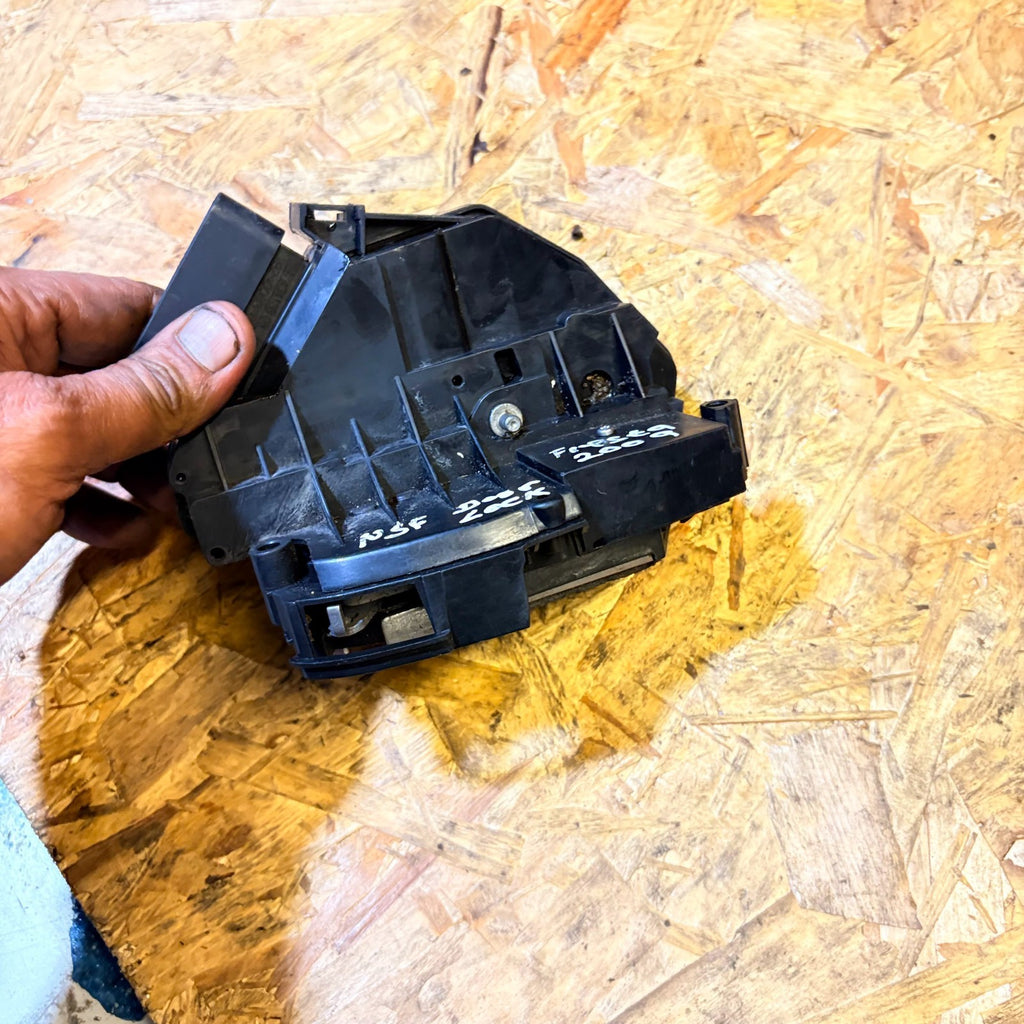 FORD FIESTA MK7 DOOR LOCK 5DR NSF PASSENGER FRONT LEFT 8A6A-A21813-DD 08-12