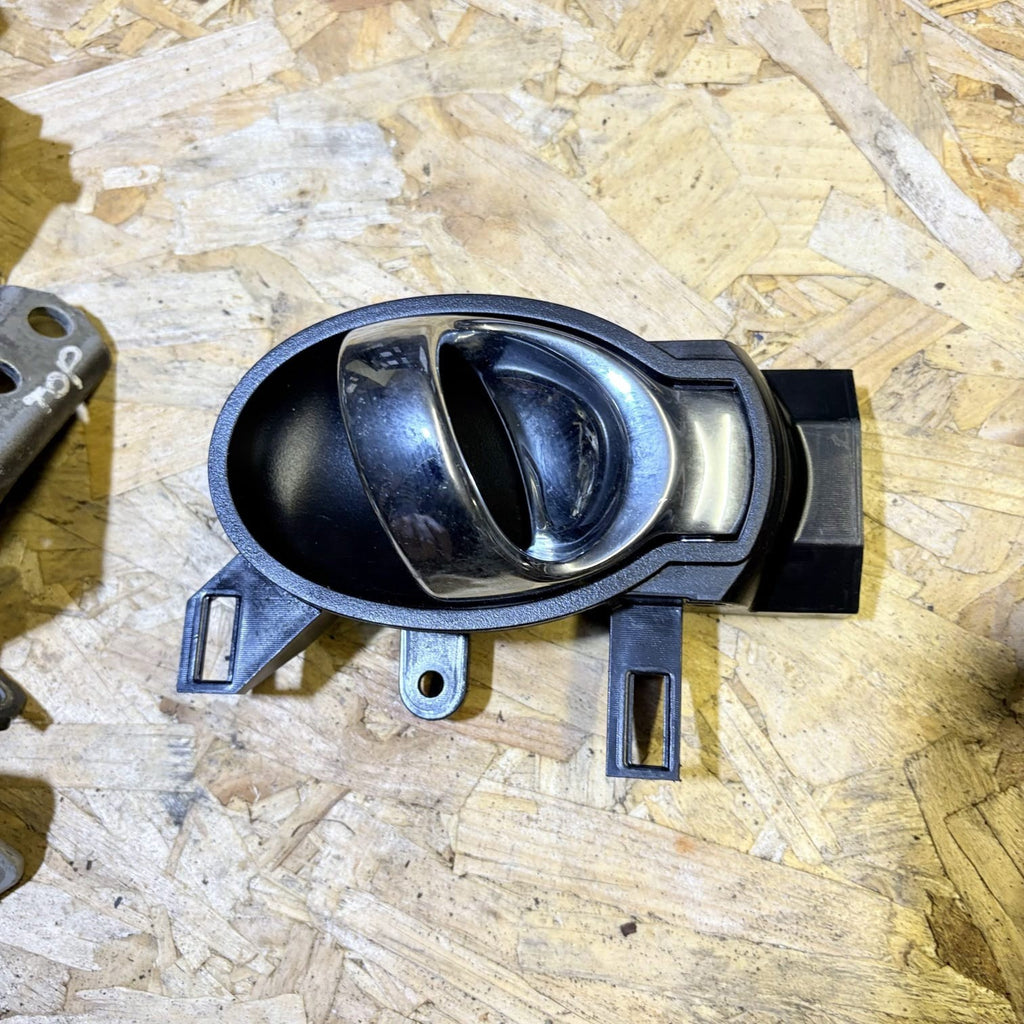 NISSAN JUKE INTERIOR DOOR HANDLE 80670BA61A 0SR