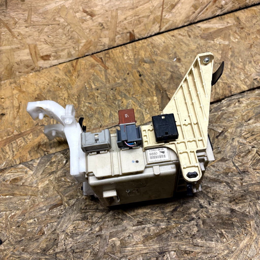 Toyota Yaris 1.3 Petrol 2006-2011 Fuse Box 82730-00290