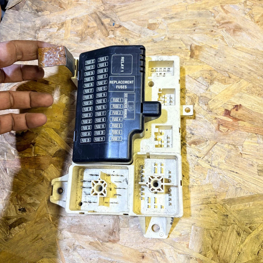 Jaguar X-Type X400 2001-2009 Interior Fuse Box 6R8T-14A067-AA