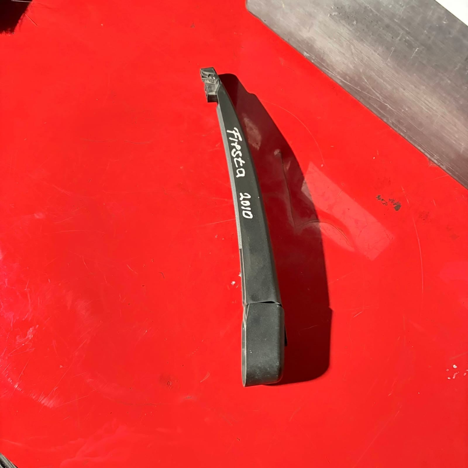 Wiper arm Rear PBT V42-0542 VAICO for PEUGEOT CITROËN 2010