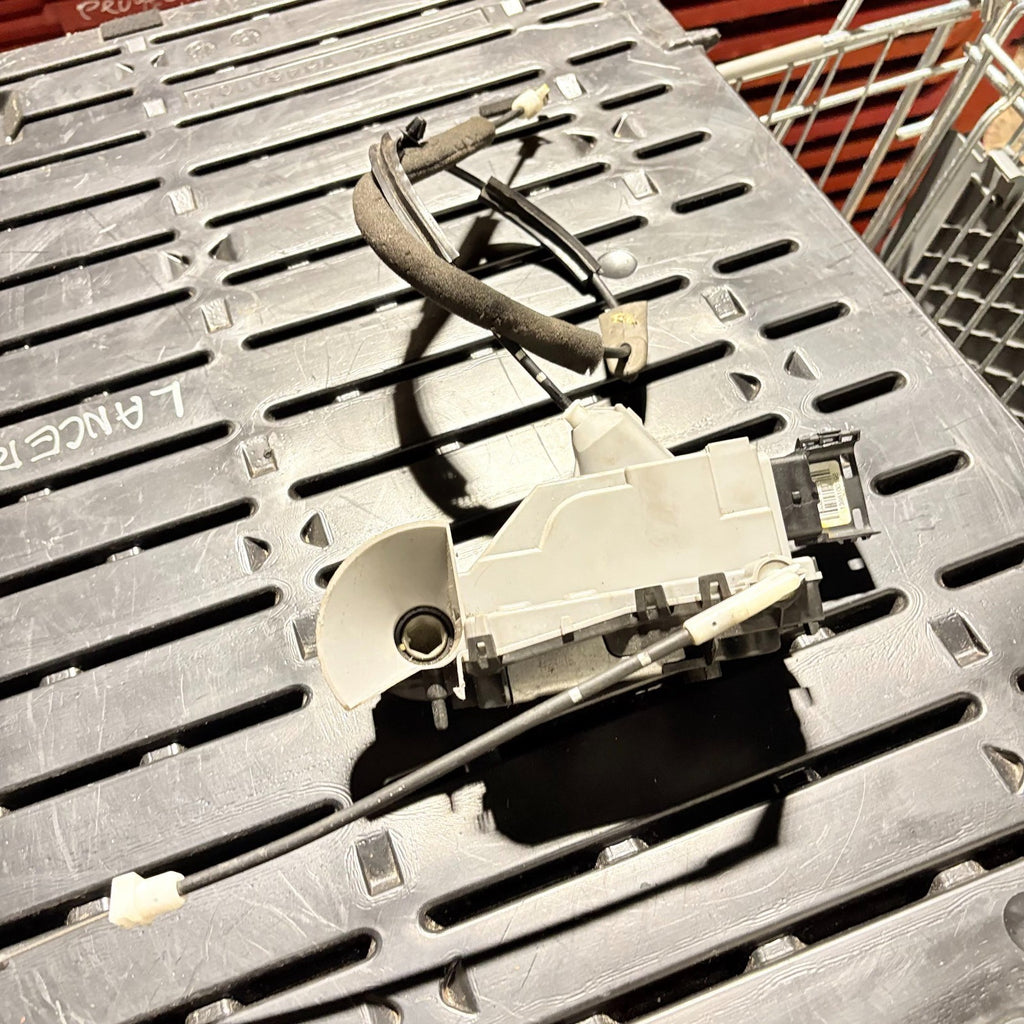 2015 CITROEN DS3 DOOR LOCK ASSEMBLY (RIGHT FRONT) A04973