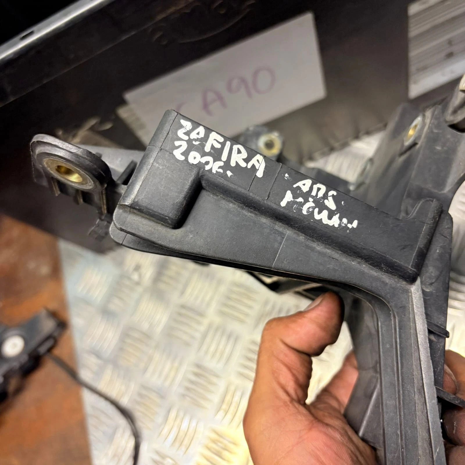 Vauxhall Zafira B 2005-2014 ABS ESP Hydraulic Unit Bracket 13214940