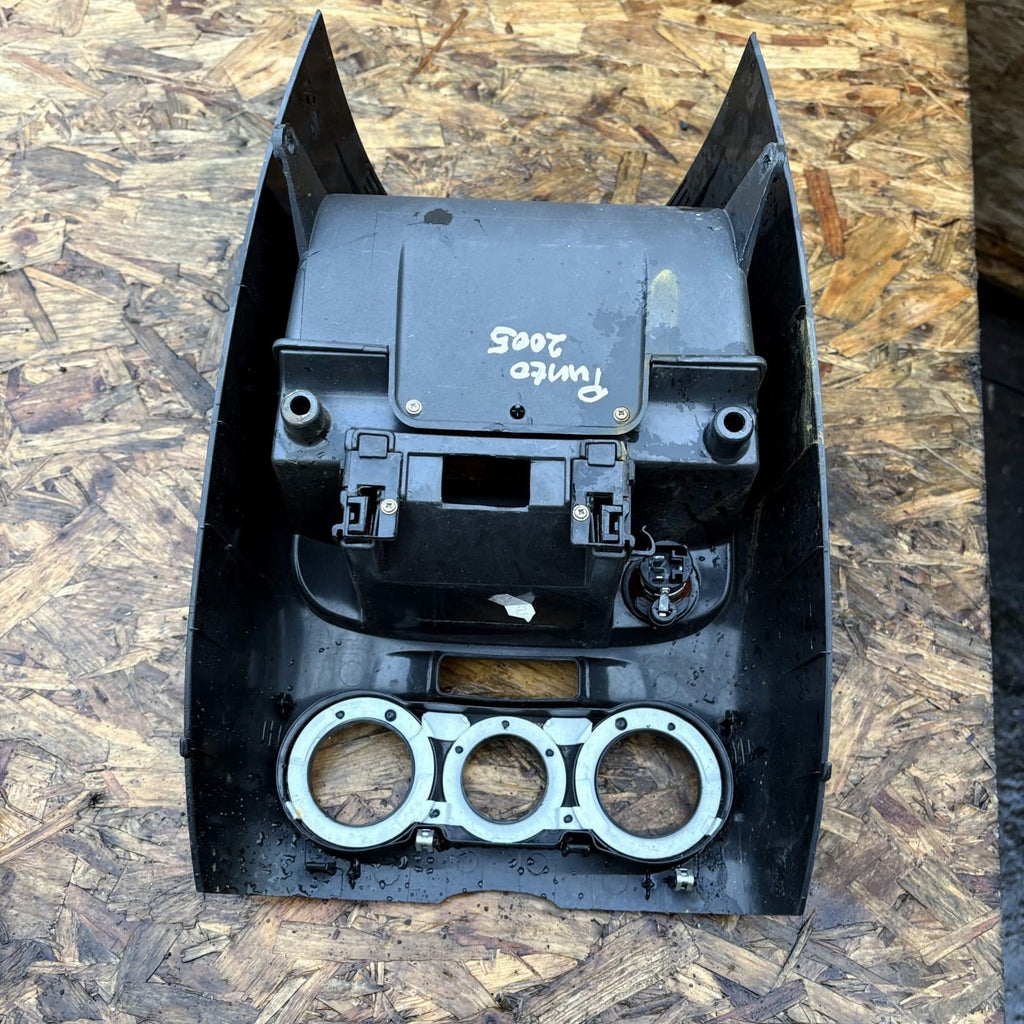 Fiat Punto 188 trim dashboard frame 225385 (05) 2005