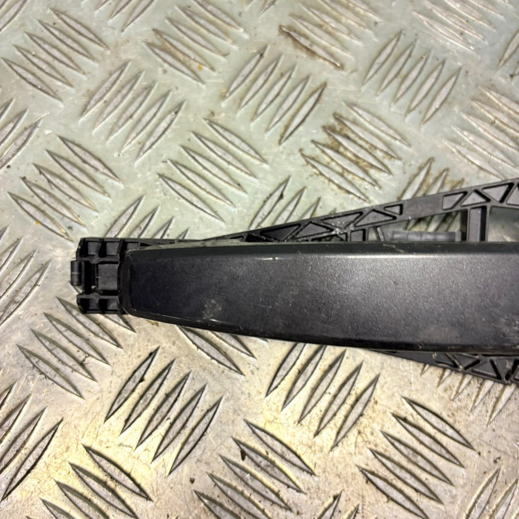 VAUXHALL ASTRA H MK5 5DR DOOR HANDLE EXTERIOR(REARDRIVER SIDE)BLACK24463523 2011