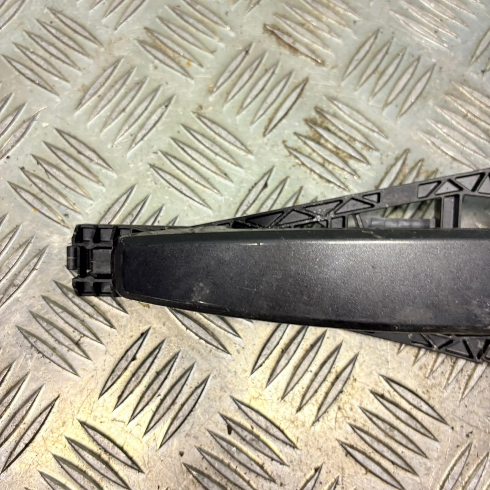 VAUXHALL ASTRA H MK5 5DR DOOR HANDLE EXTERIOR(REARDRIVER SIDE)BLACK24463523 2011