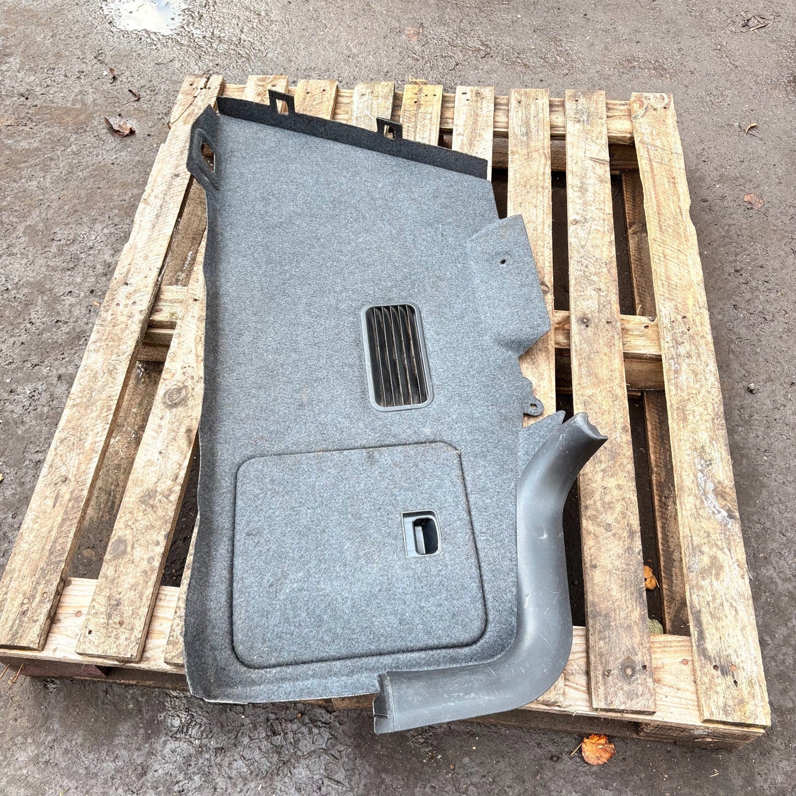 Audi A6 C6 4F 2005-2011 Rear Boot Side Trim Panel Access Hatch Vent