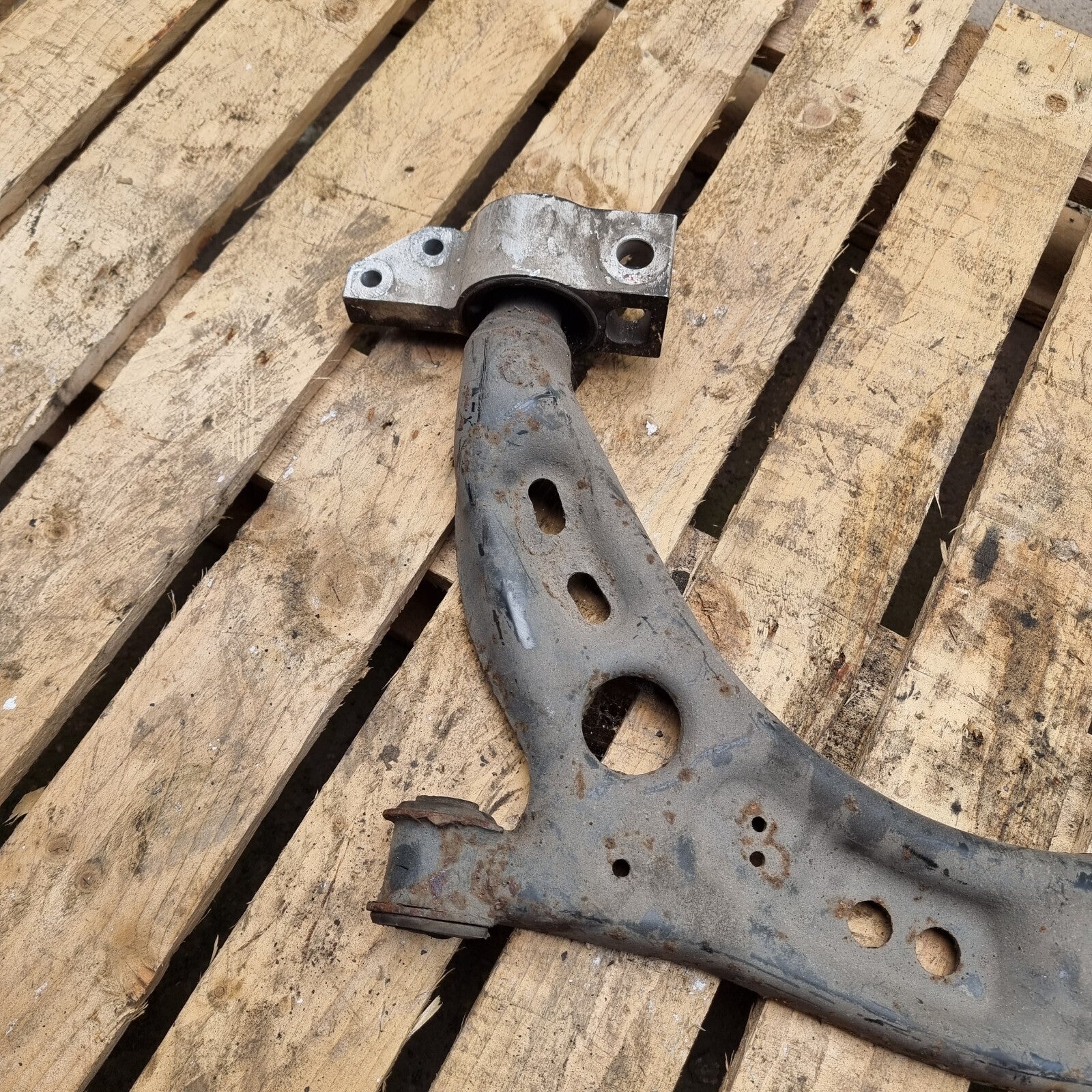 2011 SKODA OCTAVIA PASSENGER LEFT FRONT WISHBONE CONTROL ARM 1K0407151BC