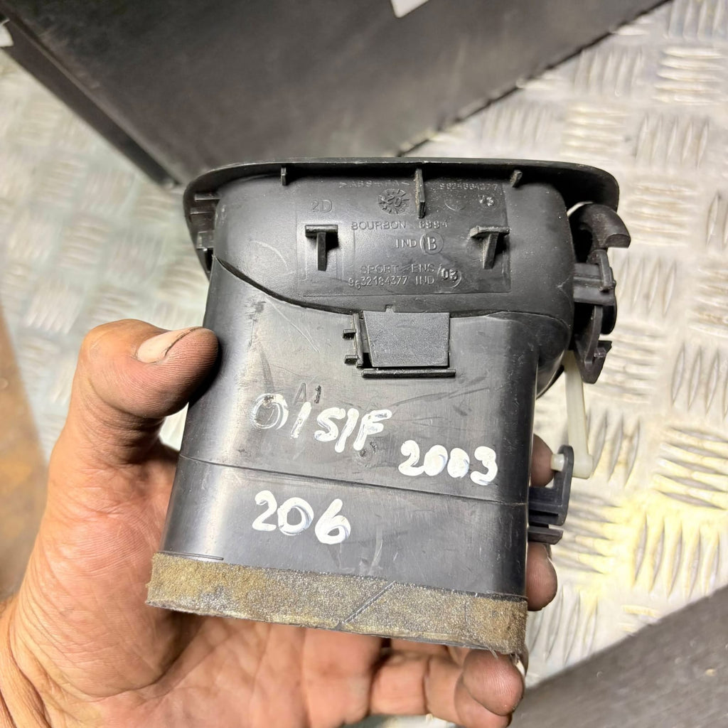 Peugeot 206 Dashboard Heater Air Vent Front Right Driver O/S 9632184377 98-09
