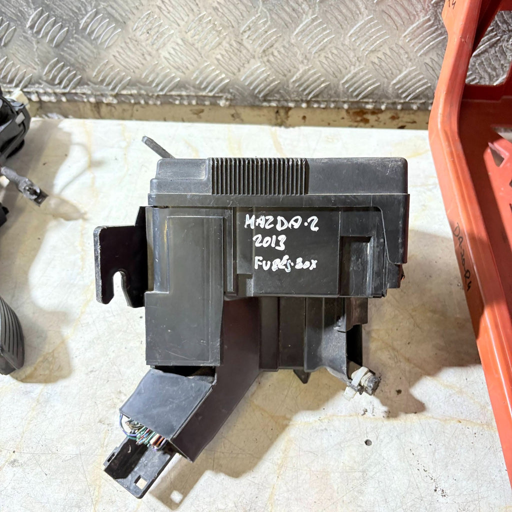 Mazda 2 2007-2015S Engine Bay Fuse Box/Fusebox
