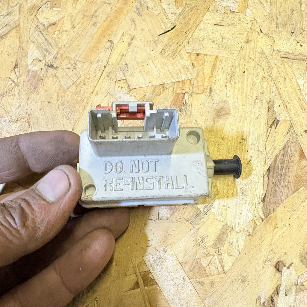 Brake Light Switch for Chrysler Voyager/Grand Voyager ESS/RG/001A 56045043A