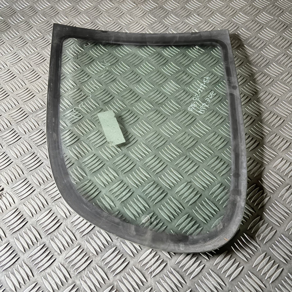 PEUGEOT 306 DRIVERS SIDE REAR WINDOW QUARTER GLASS O/S/R