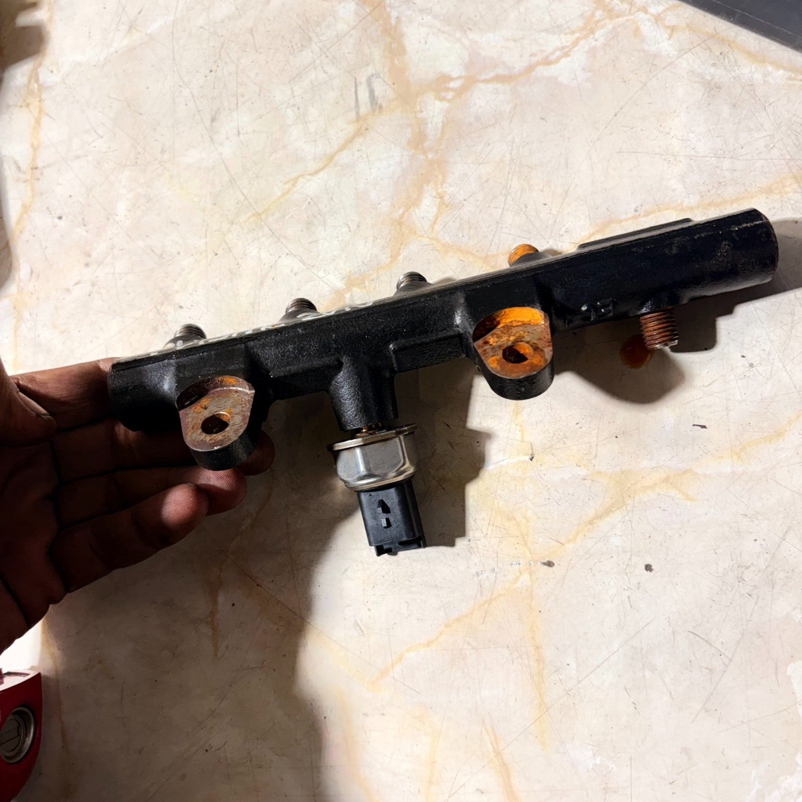 NISSAN PULSAR 2011-18 FUEL INJECTOR RAIL 175210651R