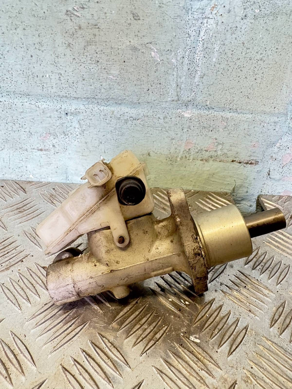 FORD FOCUS ESTATE 2006 PETROL BRAKE MASTER CYLINDER 03350886401