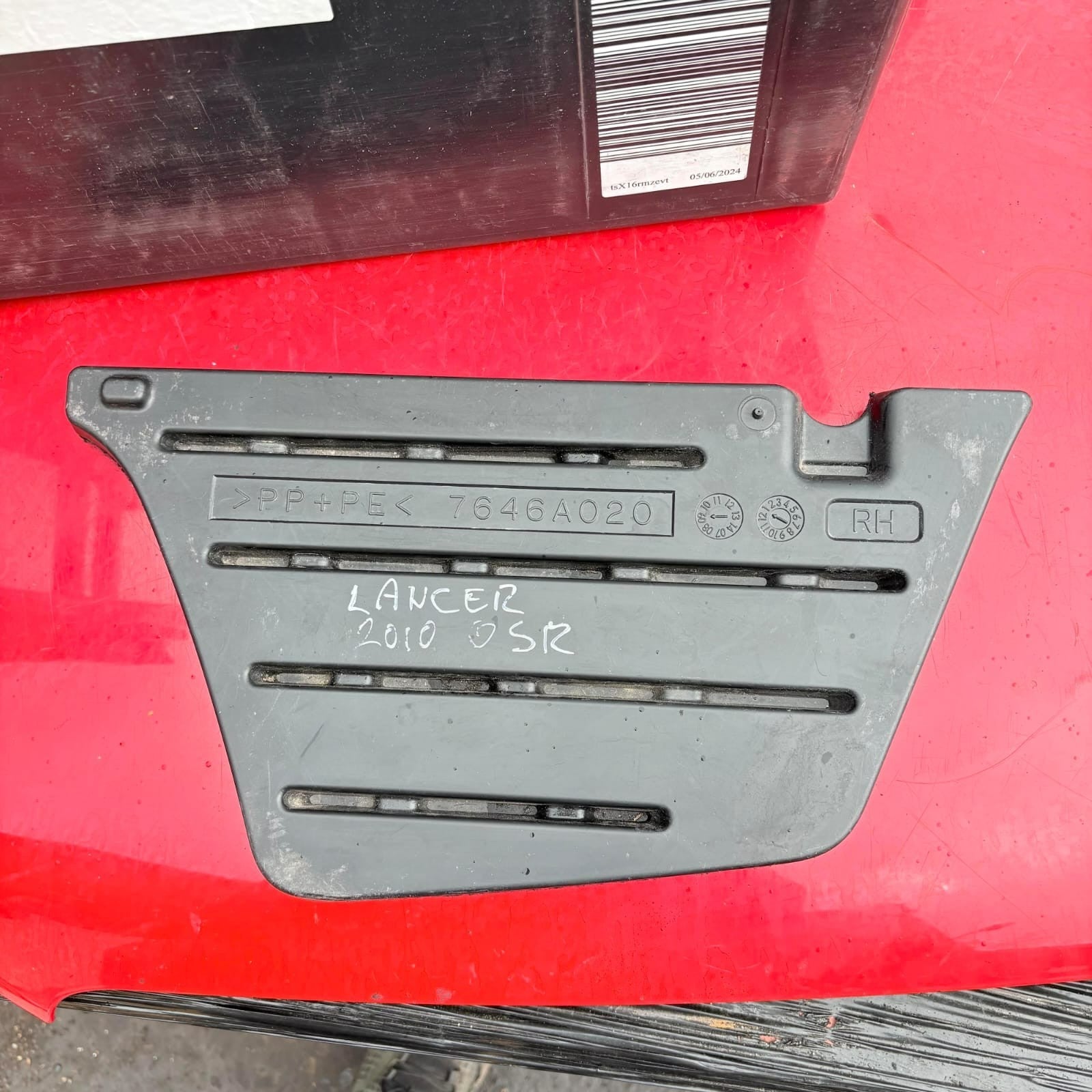 Mitsubishi Lancer Estate GS2 Rear Tailgate Drivers Side Storage Lid7646A020-2010