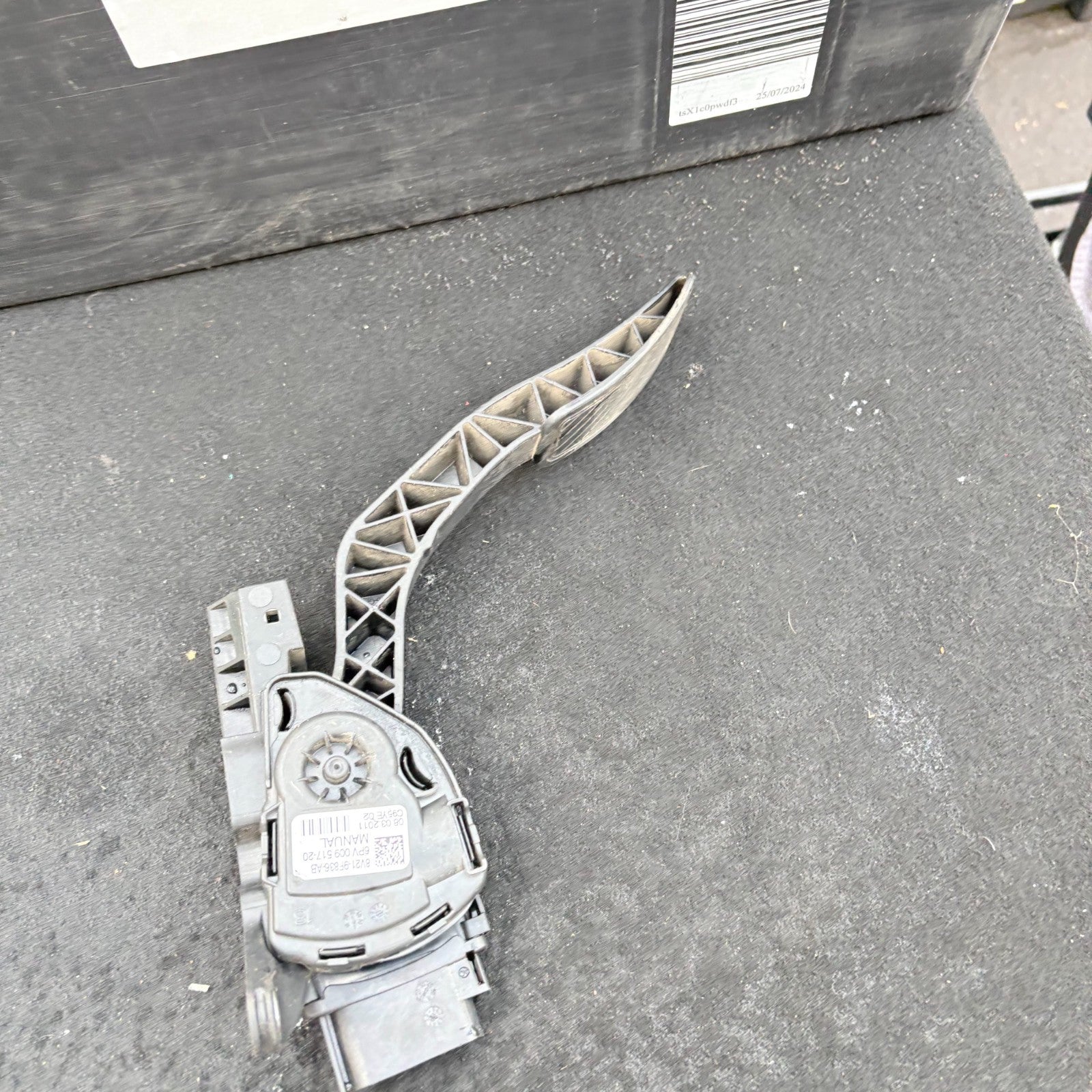 2011 FORD FIESTA ACCELERATOR THROTTLE PEDAL 8V21-9F836-AB