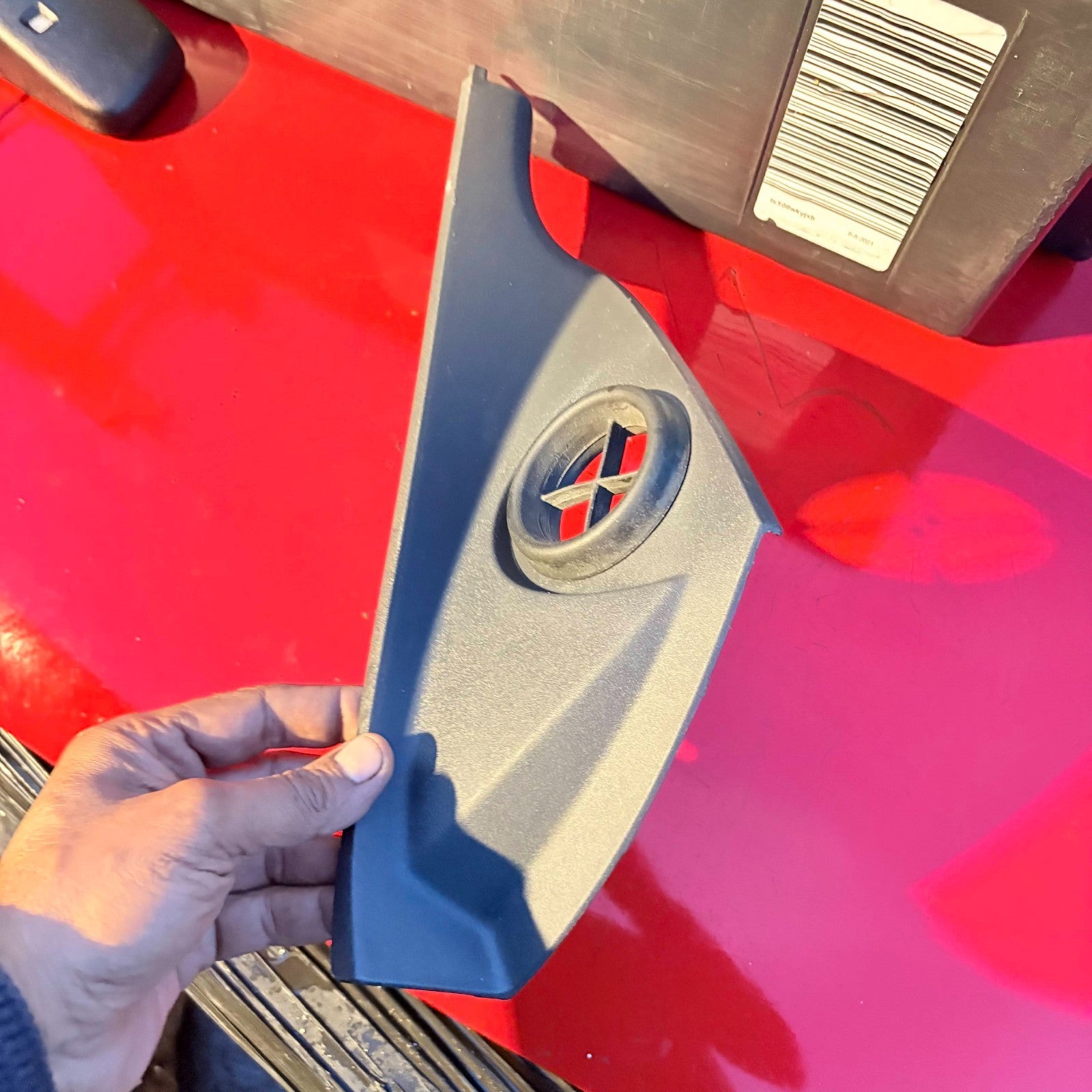 2008 VOLVO DASH END CAP TRIM RIGHT DRIVERS FRONT SIDE