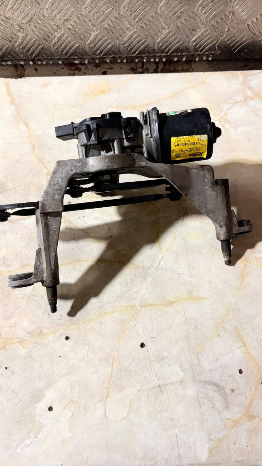 VW FOX FRONT WIPER MOTOR 2009