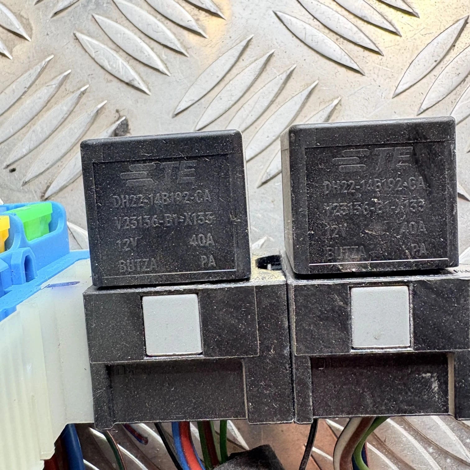 Land & Range Rover L538 Rear Trunk Junction Fuse Relay Box Module DH22-14B192-CA