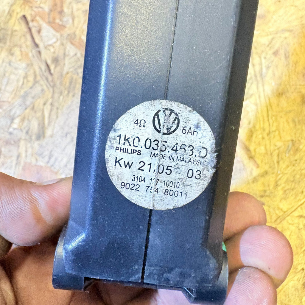 2003-2009 VOLKSWAGEN GOLF AMPLIFIER (RIGHT FRONT) 1K0.035.463.D