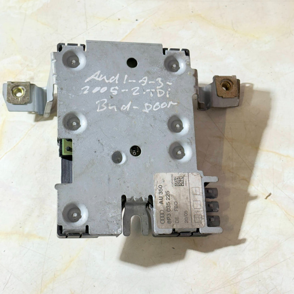Audi A3 8P 3DR 2004-2007 Radio Aerial Antenna Amplifier Signal Booster 8P3035225