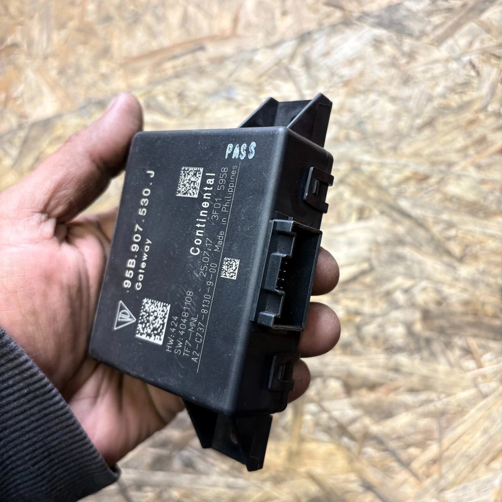 PORSCHE MACAN 95B Gateway Control Unit 95B.907.530.J