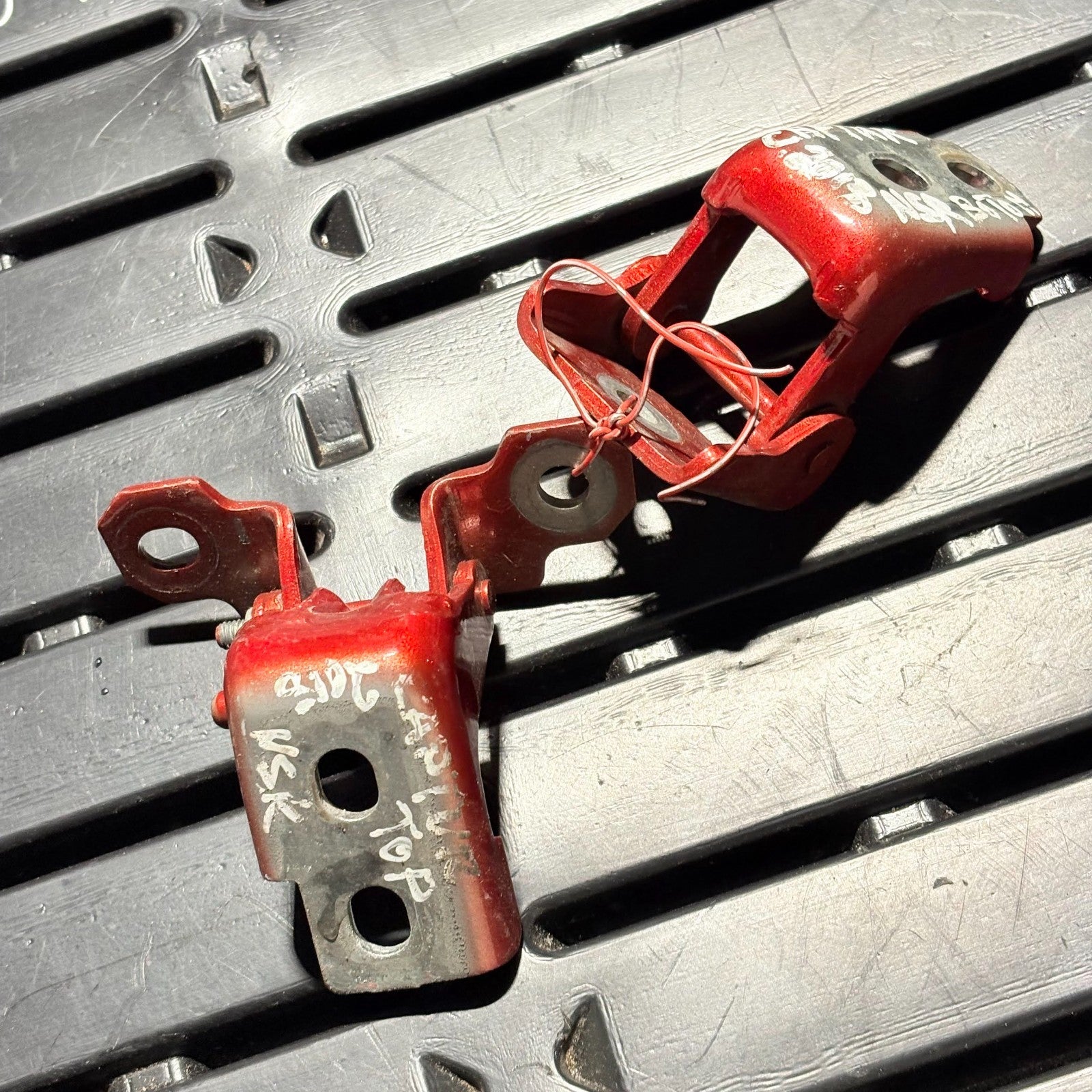 Renault Captur Mk1 2013-2019 Left Passenger N/S/R Rear Bottom Door Hinge Pair
