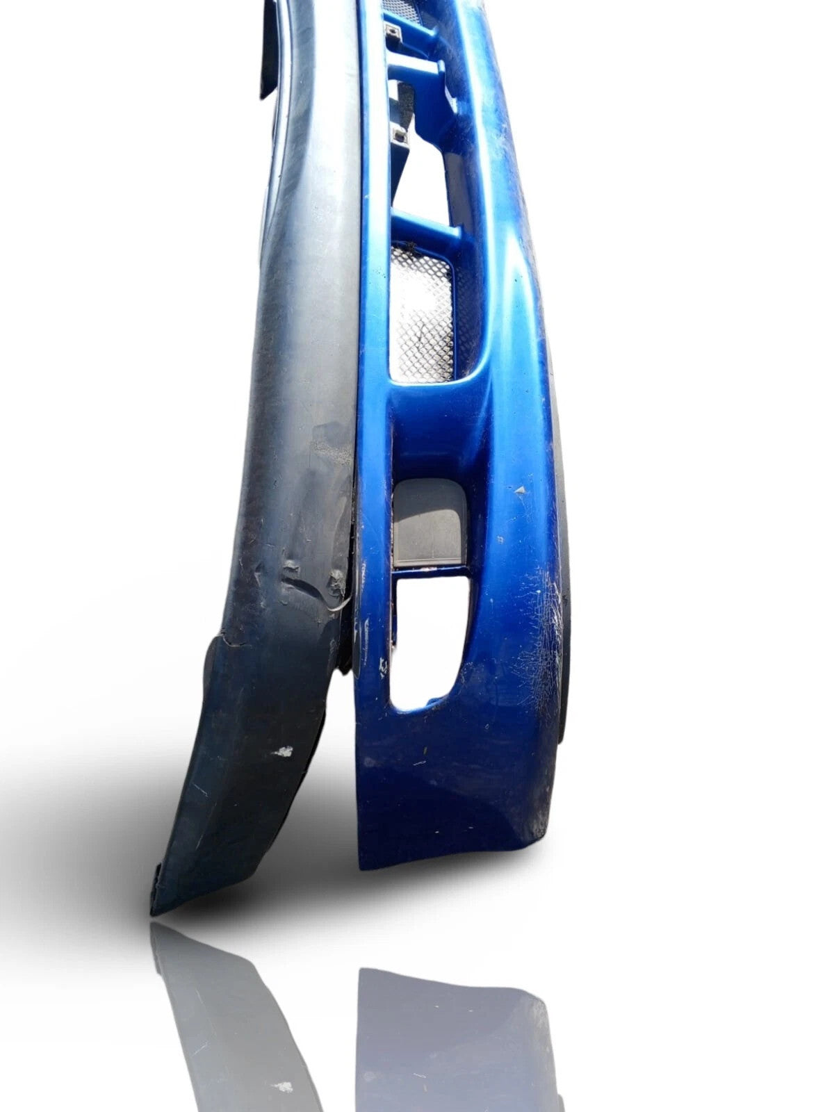 TOYOTA AVENSIS MK1 BLUE FRONT BUMPER
