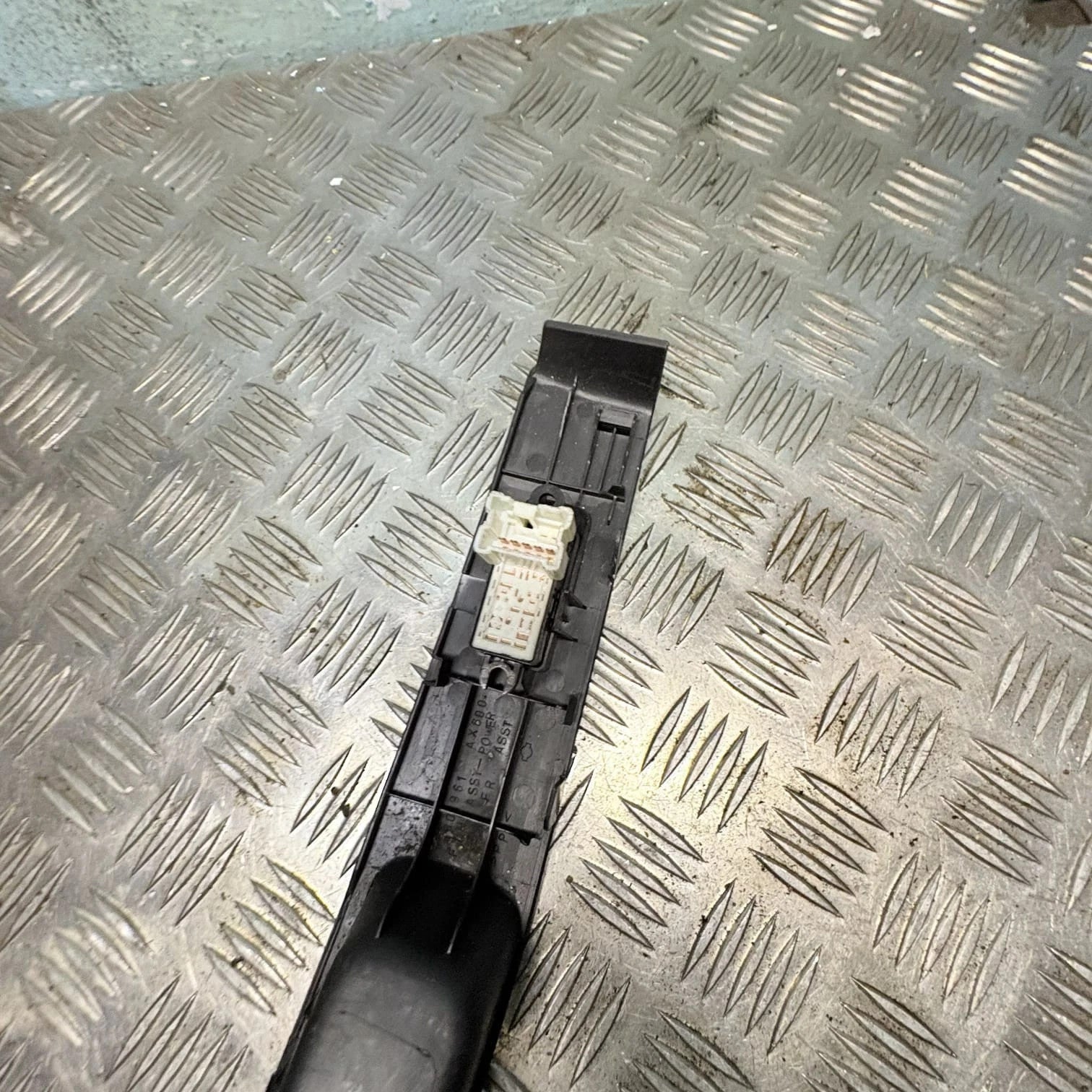 NISSAN MICRA 2006 PASSENGER FRONT WINDOW SWITCH 961AX600