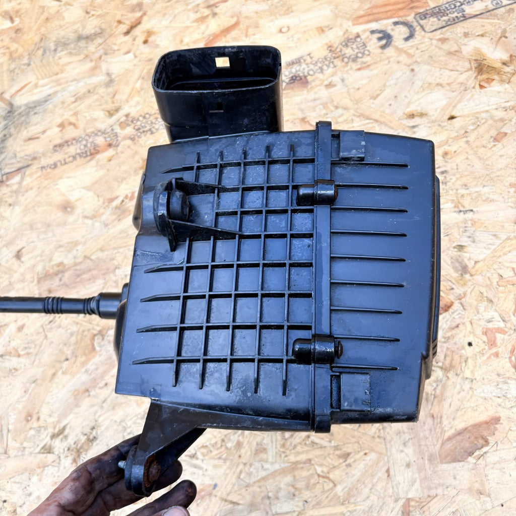AUDI A1 8X 1.6 DIESEL AIR FILTER BOX HOUSING 6R0129601C