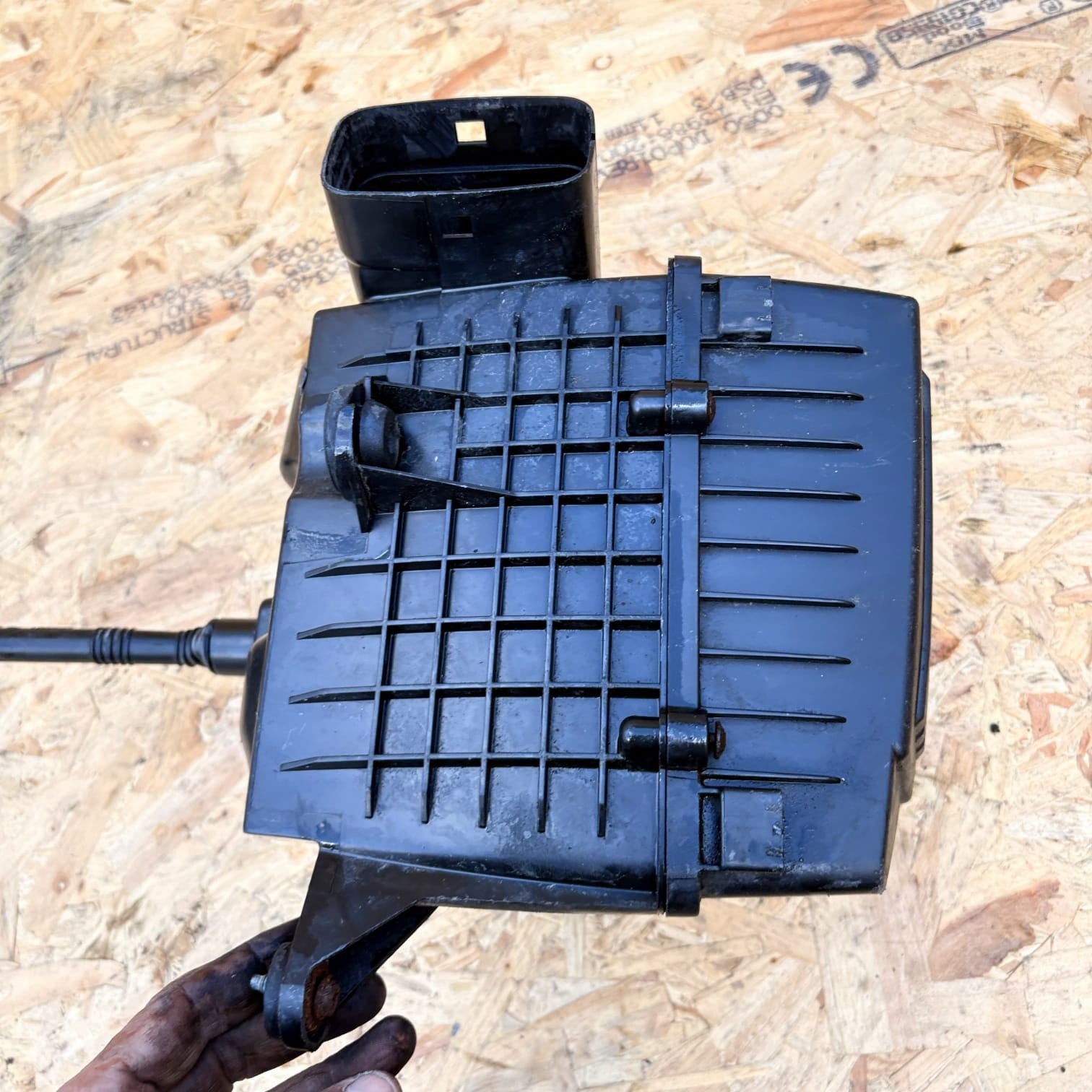 AUDI A1 8X 1.6 DIESEL AIR FILTER BOX HOUSING 6R0129601C