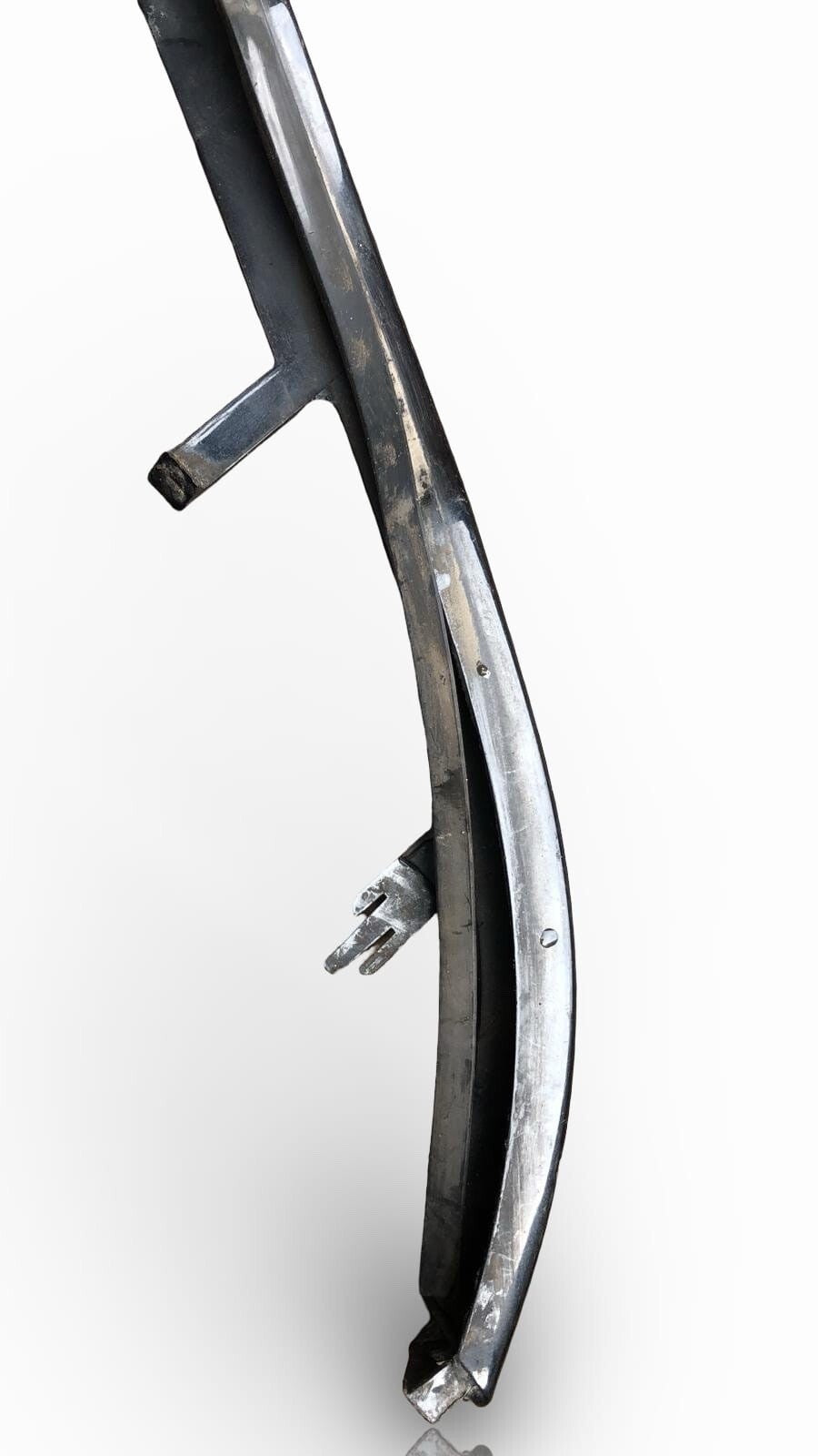 BMW E46 OS DRIVERS SIDE HEADLIGHT LOWER TRIM 51.13-8208481