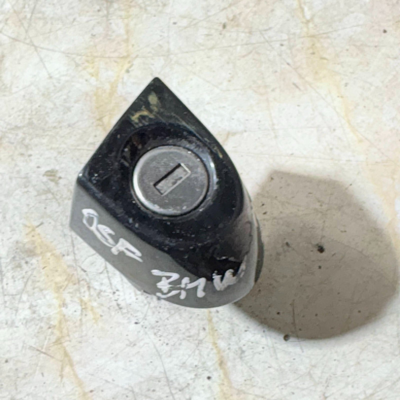 2010 BMW 3 SERIES 318 DRIVER SIDE RIGHT FRONT DOOR HANDLE END CAP