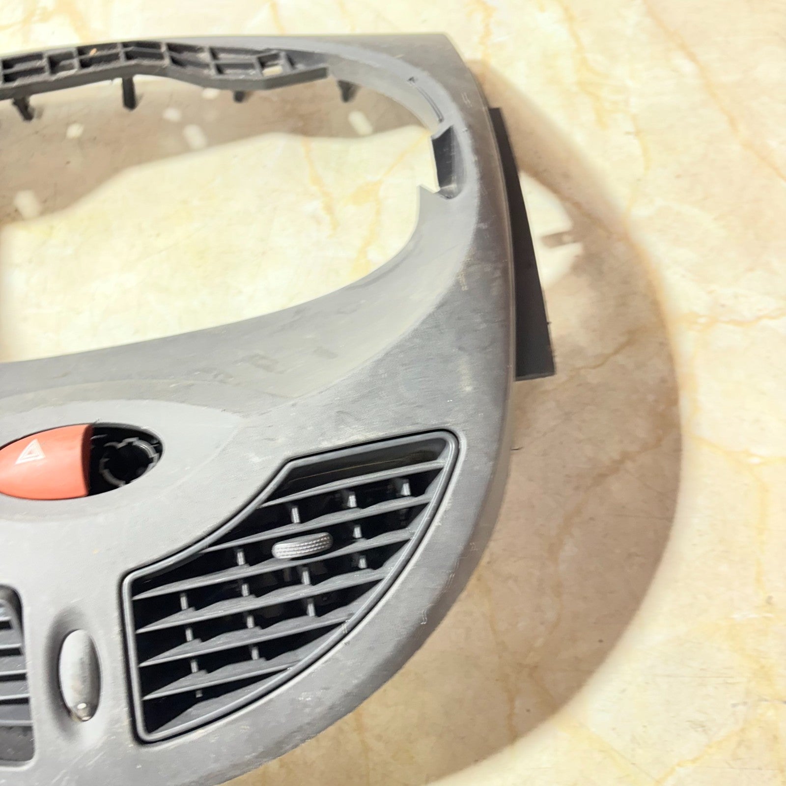 RENAULT TWINGO GT MK2 07-11 CENTRE DASH AIR VENT TRIM PANEL