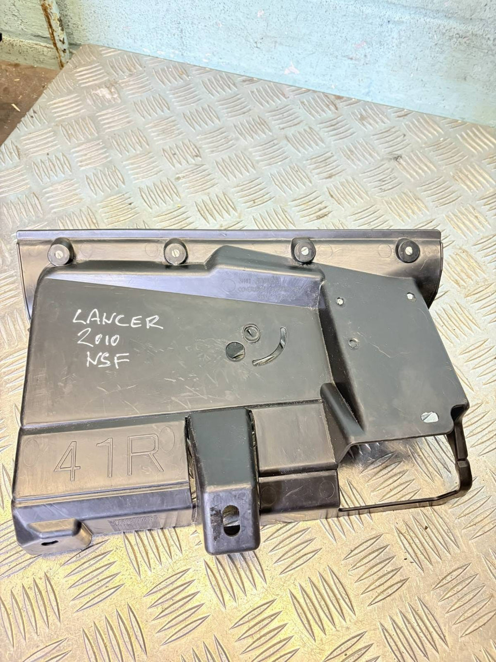 7430a279 8006a063 Glove Box Assembly for Mitsubishi Lancer UK1056390-38 2010