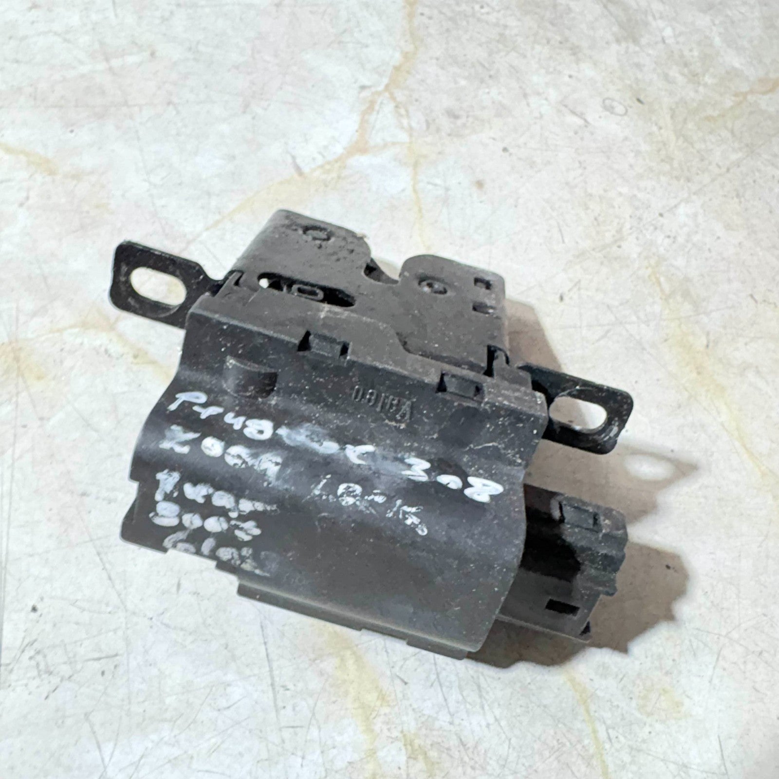 Peugeot 308 2007-2013 Tailgate window lock catch latch