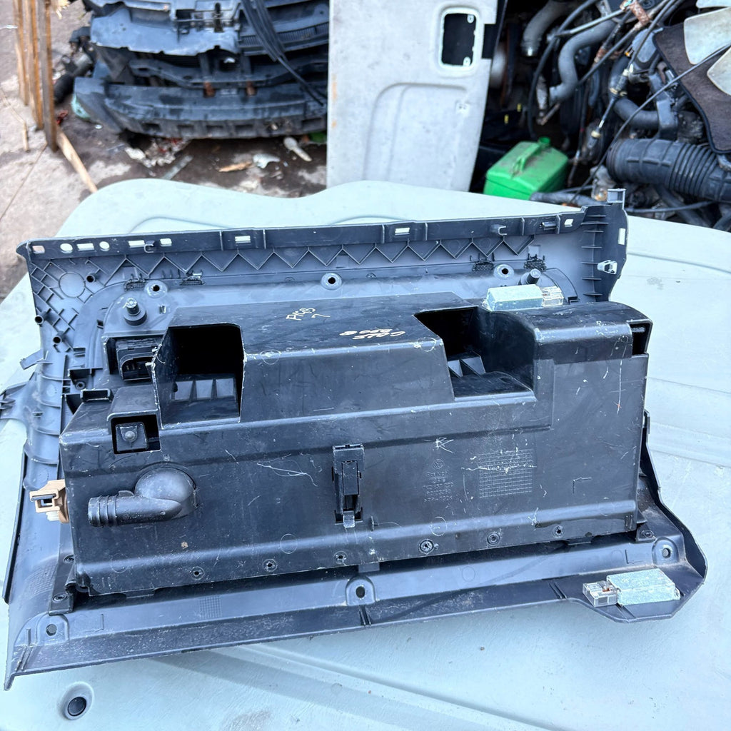 VW GOLF MK5 2003-2009 5-DOOR LOWER DASHBOARD GLOVEBOX STORAGE COMPARTMENT