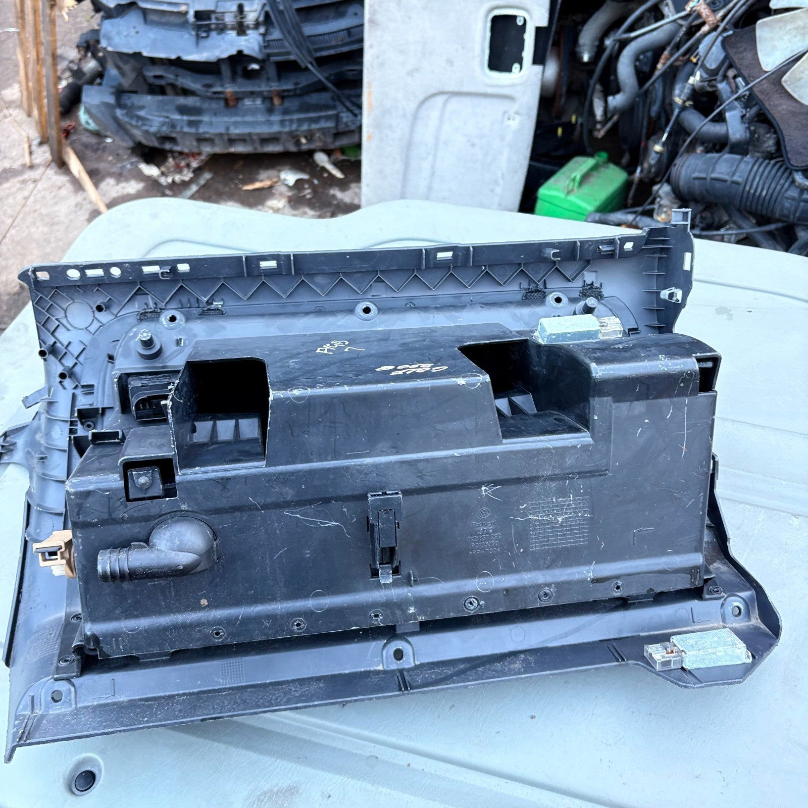 VW GOLF MK5 2003-2009 5-DOOR LOWER DASHBOARD GLOVEBOX STORAGE COMPARTMENT