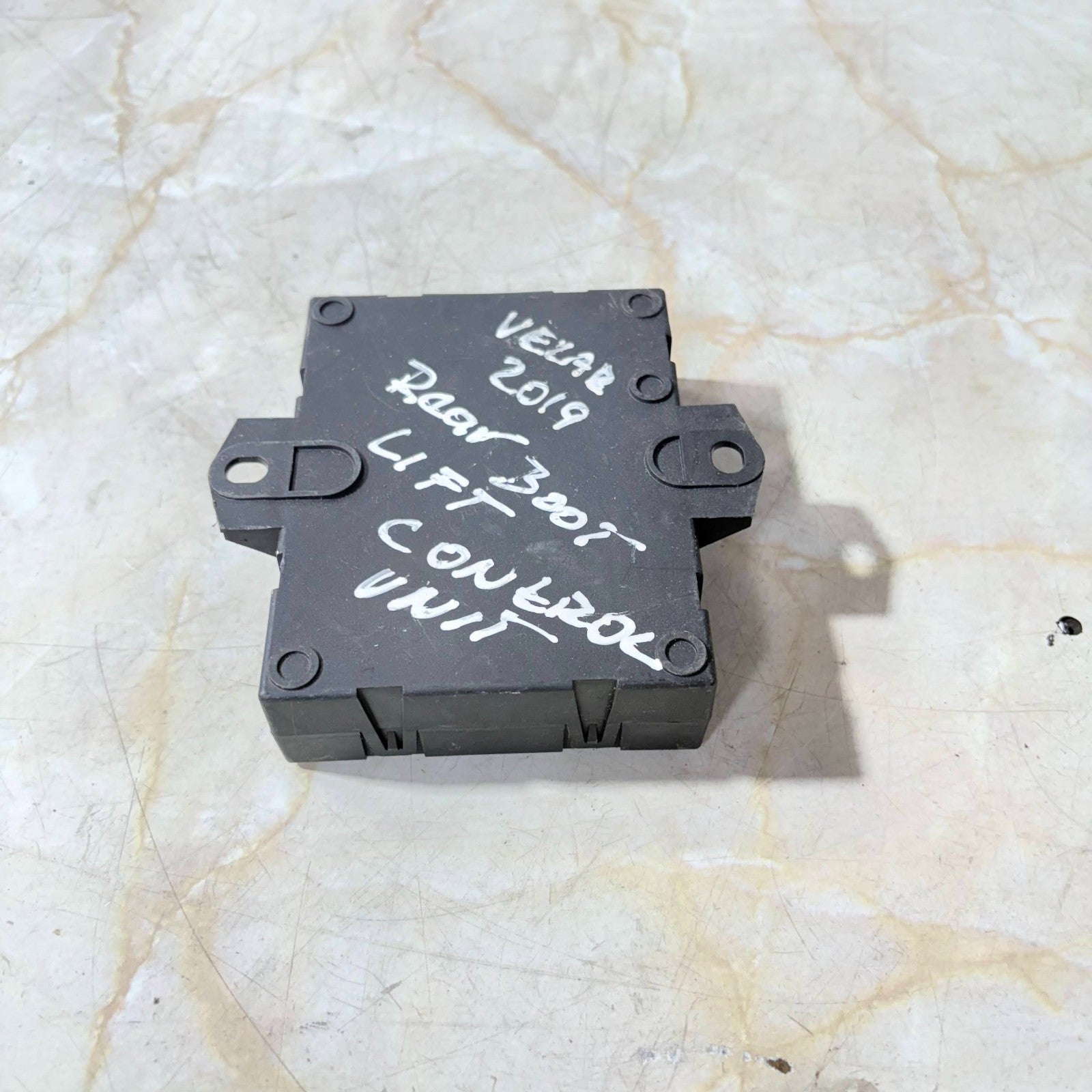 Range Rover Velar L560 Tailgate Control Module LR126278 J8A2-14B673-BA 2018-2020