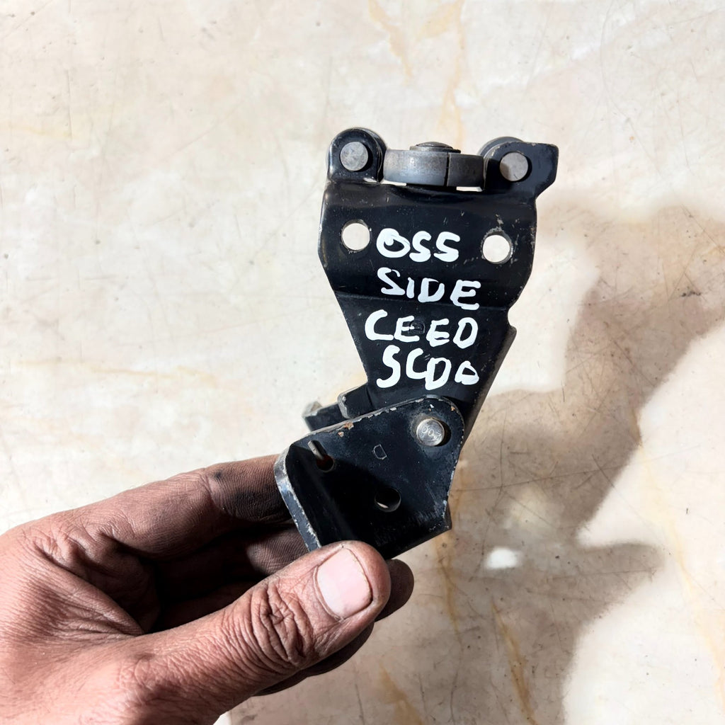 FIAT SCUDO SLIDING DOOR MIDDLE HINGE DRIVERS (O/S) MK1 FACELIFT (2000-2006)