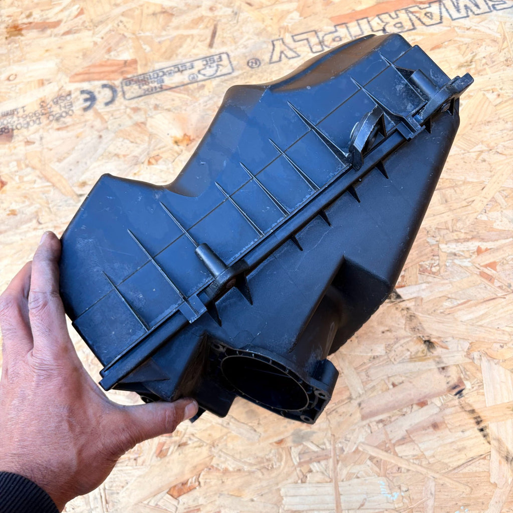 2004 Volkswagen New Beetle Air Filter Box Housing Airbox Intake Case
