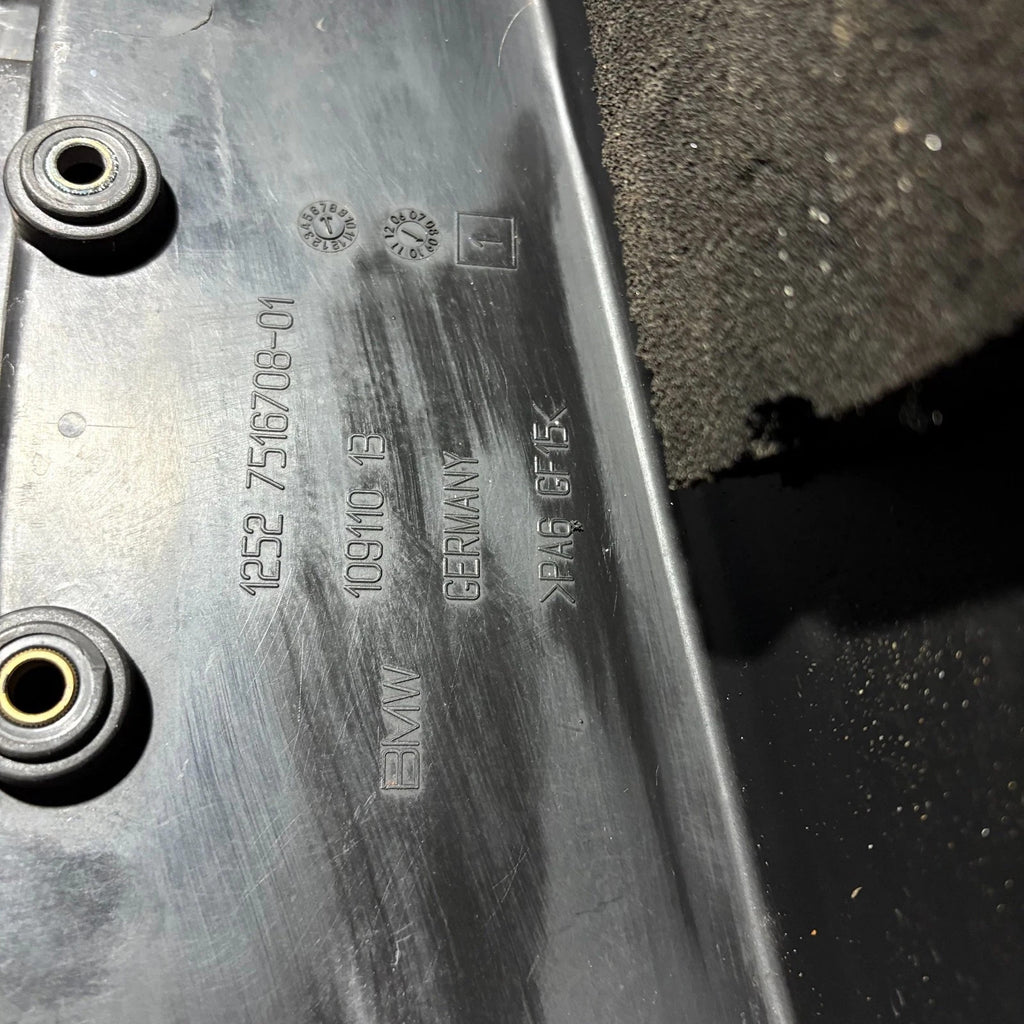 Range Rover L322 2010-2012 ECU Housing Engine Computer Fuse Box Case 7516708-01