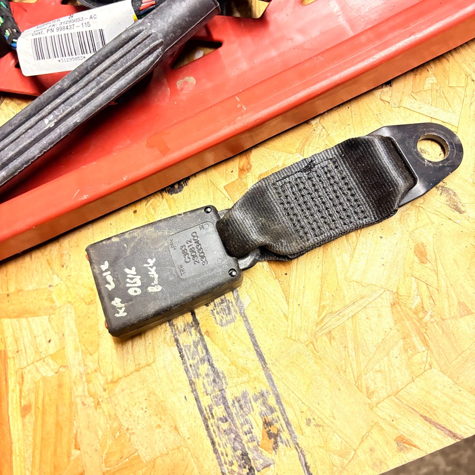Ford Ka MK2 Drivers Rear Seatbelt Buckle Catch 33033400 2008-2016
