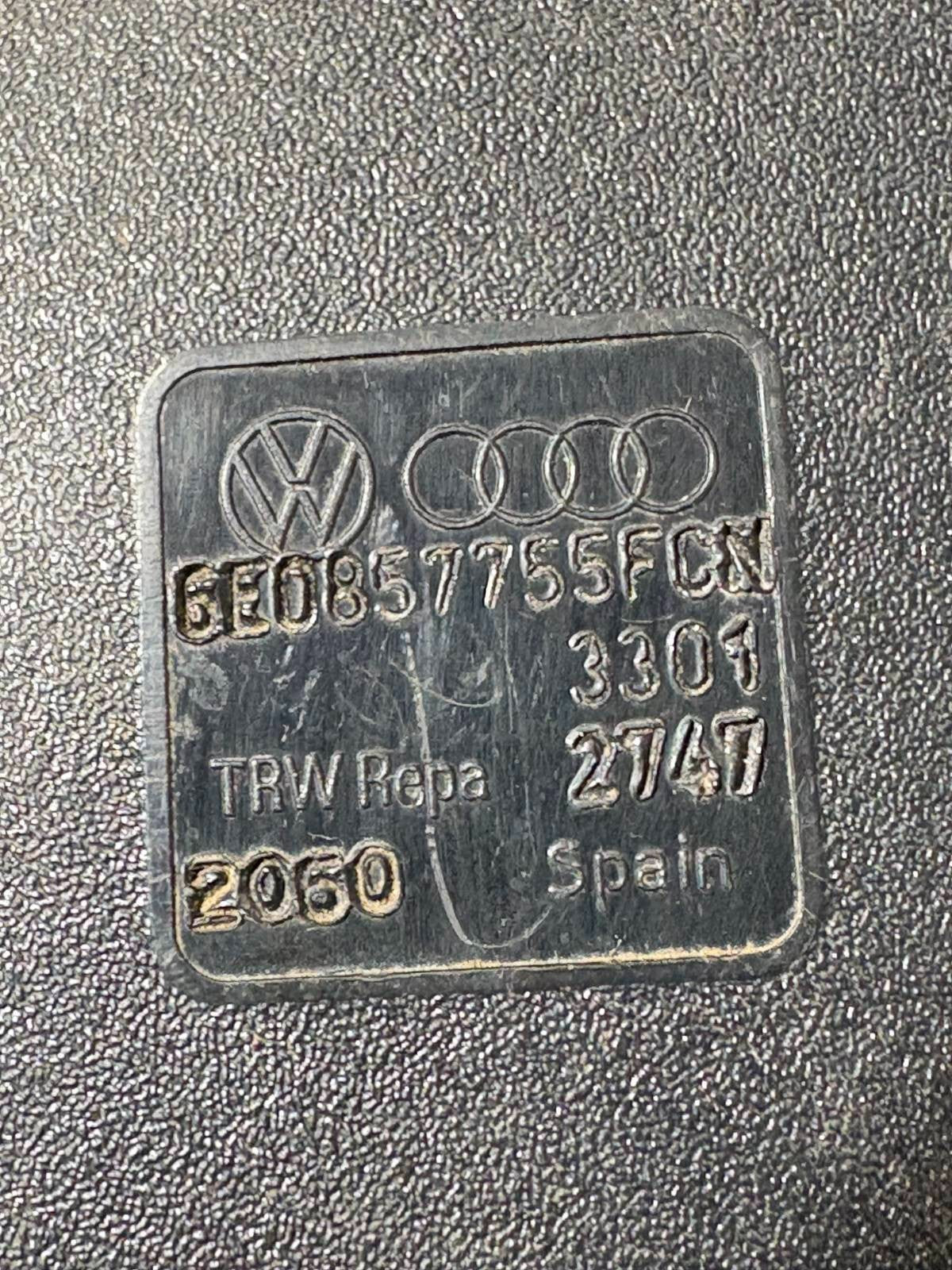 Volkswagen Polo 6N2 Drivers OSF Front Seat Belt Buckle Clip 6E0857755FCN