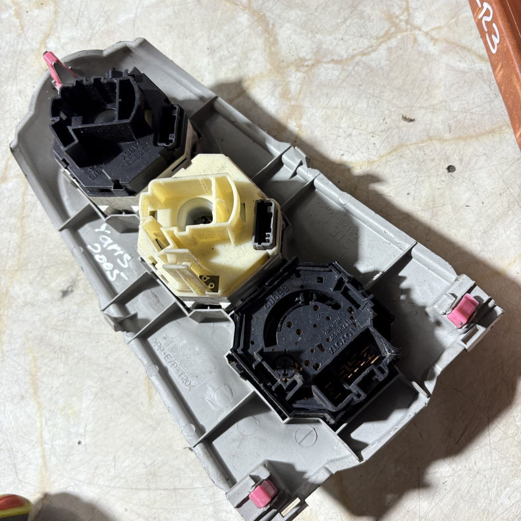 Toyota Yaris Mk2 XP90 2005-2008 A/C Heater Control Panel RHD 55406-52120