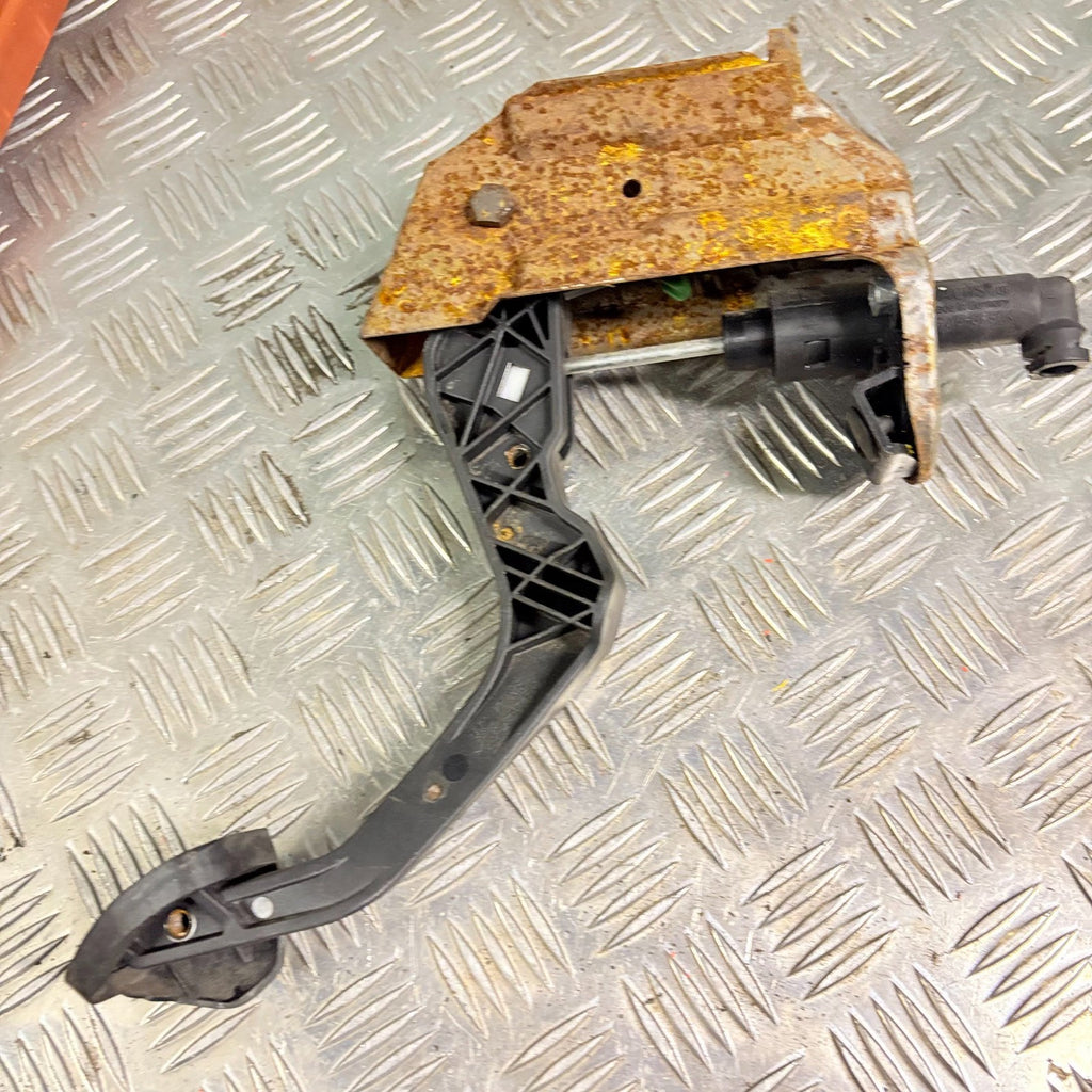 VW FOX Clutch Pedal 6Q2721059AB 2007