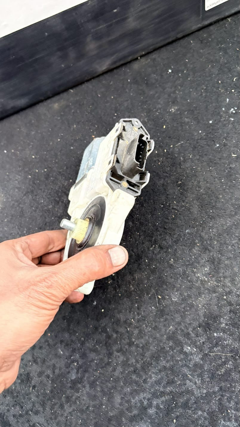D3447 CITROEN WINDOW MOTOR 0130822239