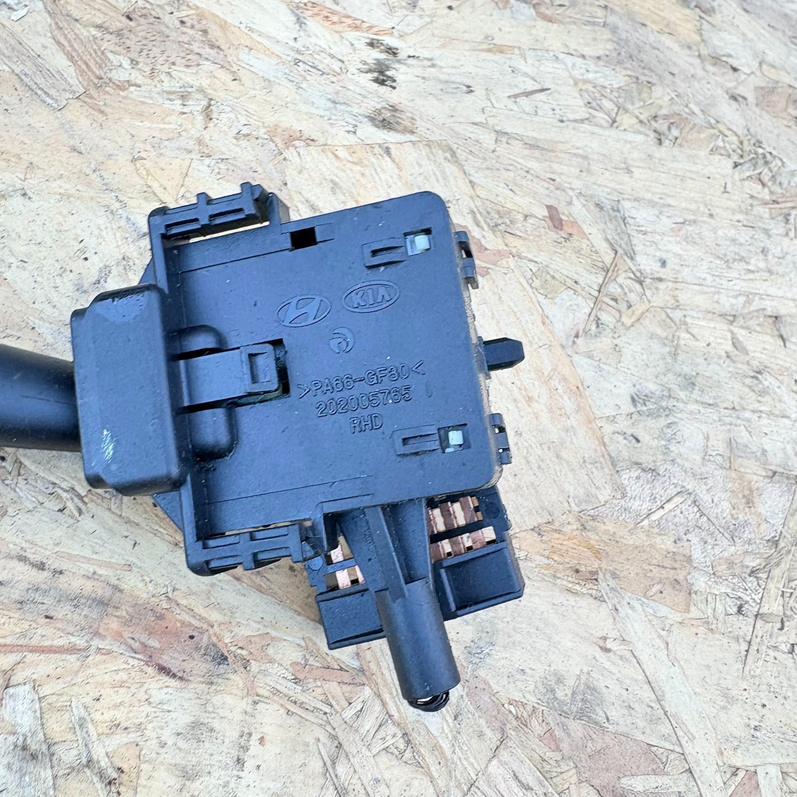 KIA CARENS MK2 (07-12) WINDSCREEN WIPER STALK SWITCH 202005765